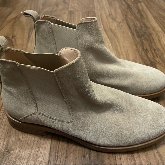 Clarks Womens Clarkdale Arlo Suede Pull On Chelsea Boots size 9.5 - Picture 1 of 2